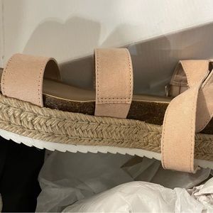 NIB Sz. 8.5 Torrid Blush Elastic Upper Platform